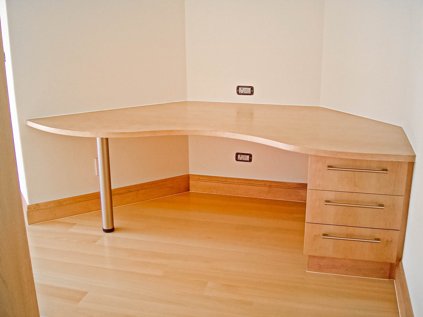 Fa Pereira Custom Furniture Image 01
