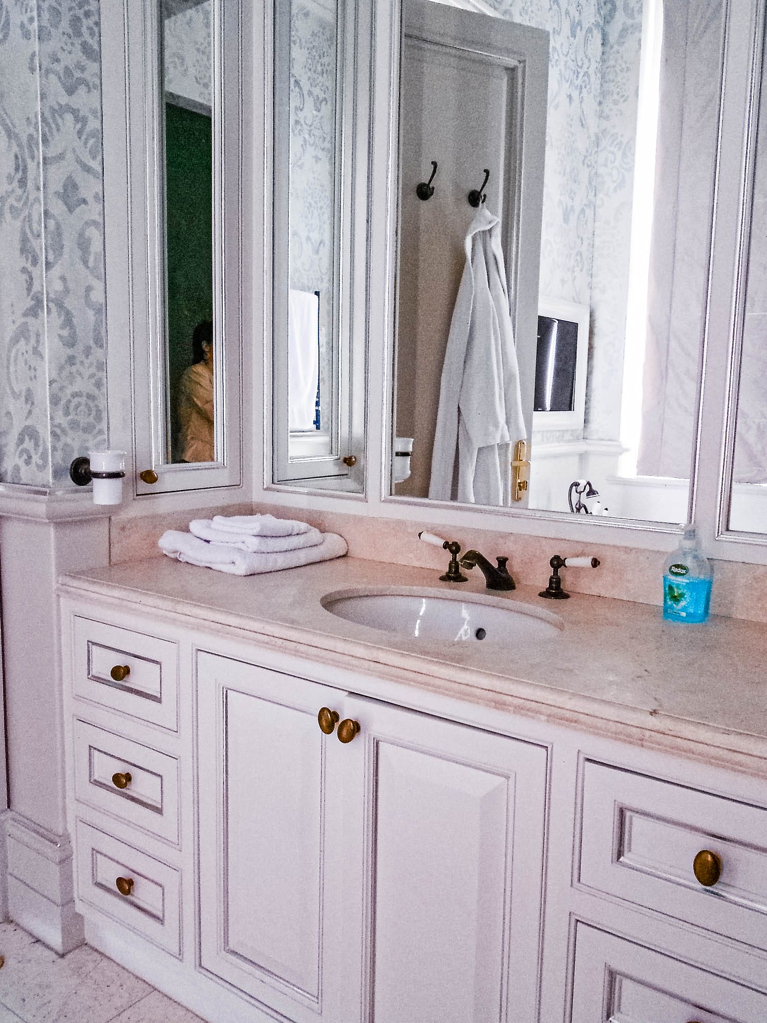 Fa Pereira Vanities Image 04